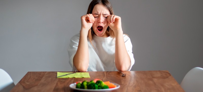 为什么你吃后会感到疲劳：原因、担忧和如何停止